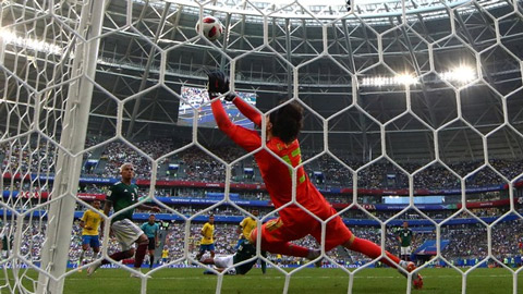 Thủ môn Mexico lập kỷ lục cứu thua tại World Cup 2018