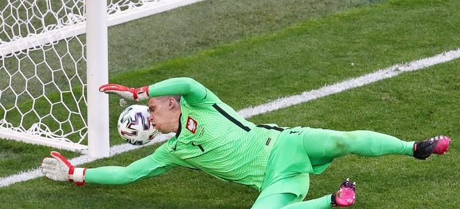 Phản lưới nhà, thủ môn số 1 Juventus sở hữu kỷ lục buồn ở EURO