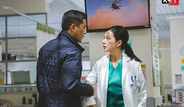 THREE – CUỘC ĐẤU TRÍ GIỮA BA NGƯỜI